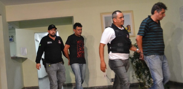 Suspeitos de matar o filho de um policial aposentado da Rota são apresentados no 40° DP em São Paulo