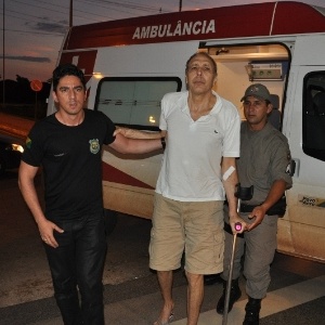 Ex-deputado Hildebrando Pascoal chega de ambulância a hospital de Rio Branco