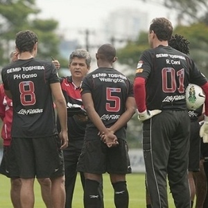 O técnico Ney Franco fechou o treino tático do São Paulo nesta terça-feira no CT da Barra Funda