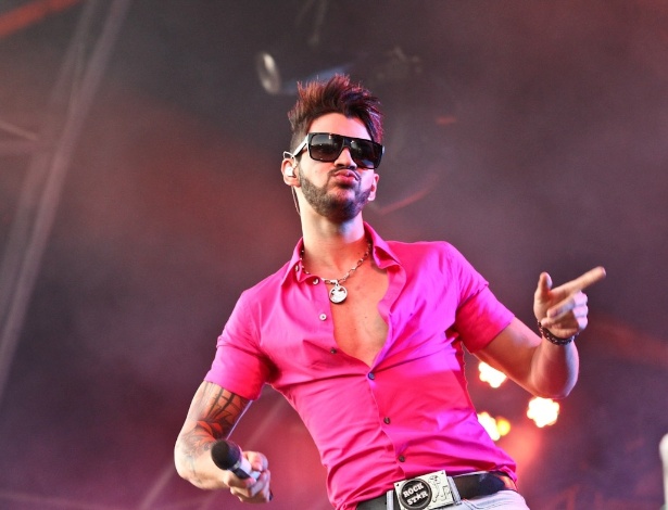 Gusttavo Lima se apresenta na primeira noite do Caldas Country Show, em Caldas Novas (16/11/2012)