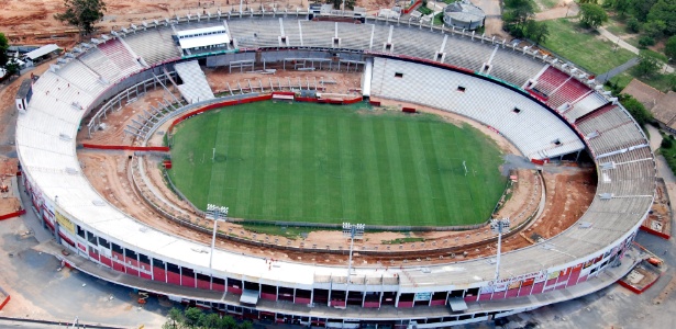 Foto aérea do estádio Beira-Rio, em reforma para Copa do Mundo de 2014