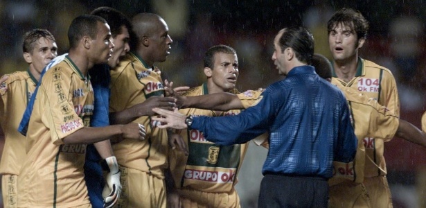 Simon apitou final entre Corinthians x Brasiliense, pela Copa do Brasil de 2002