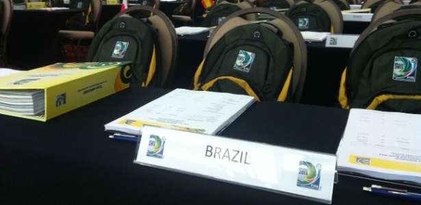 Mesa destinada a Scolari em evento da Fifa em São Paulo para os técnicos das seleções