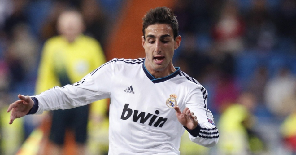 http://imguol.com/2012/12/04/04dez2012---jose-rodriguez-jovem-atacante-do-real-madrid-em-acao-pela-equipe-contra-o-ajax-espanhol-tornou-se-o-mais-novo-da-historia-a-defender-o-clube-na-liga-dos-campeoes-1354663562186_956x500.jpg