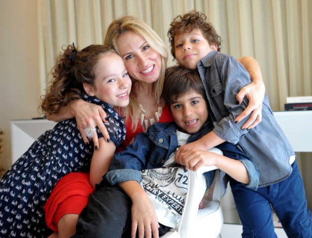 A consultora de moda Danielle Ferraz, de 37 anos, mãe dos trigêmeos Bárbara, Lorenzo e Leonardo, de sete