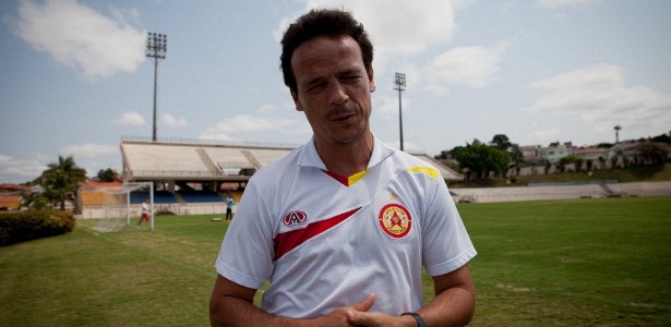 Fernando Diniz como técnico quando comandou o Atlético de Sorocaba