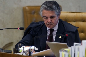 Ministro Marco Aurélio alterou seu voto para 4 réus