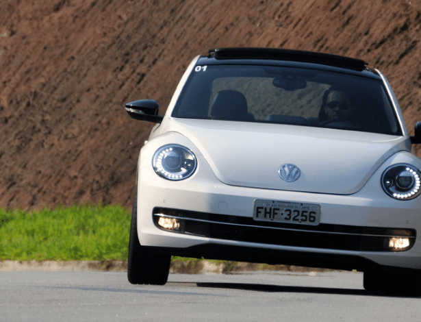 Murilo Góes/UOL Ao fazer curvas no sossego, Fusca 2013 esquece passado do velho Fusca