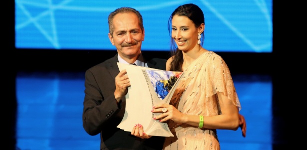 Sheilla, da seleção feminina de vôlei, ganhou o troféu de melhor atleta de 2012