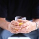 http://imguol.com/2012/12/18/bebida-alcoolica-alcool-uisque-alcoolatra-1355870280830_80x80.jpg