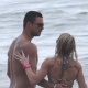Gustavo Salyer troca beijos com loira em praia do Rio - AgNews