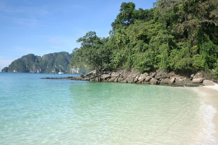  - lugar-perfeito-para-o-descanso-e-para-se-apaixonar-a-ilha-de-phi-phi-esta-entre-os-destinos-preferidos-dos-casais-em-lua-de-mel-1355953852822_750x500