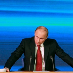 Maxim Shemetov/Reuters O presidente russo, Vladimir Putin, defendeu a proibição da adoção de crianças russas por americanos em coletiva de imprensa