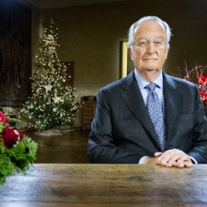 Benoit Doppagne/AFP Rei da Bélgica posa para foto durante gravação de sua mensagem para o Natal, em dezembro de 2012