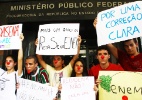 No Rio, estudantes protestam por revisão de nota de redação do Enem 2012 