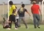 Árbitro é agredido por jogadores e torcedores e é internado com risco de morte no Chile