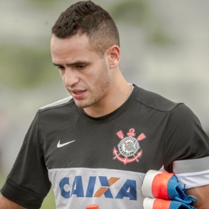 Renato Augusto no CT do Corinthians; meia teve sua documentação acertada e já pode estrear