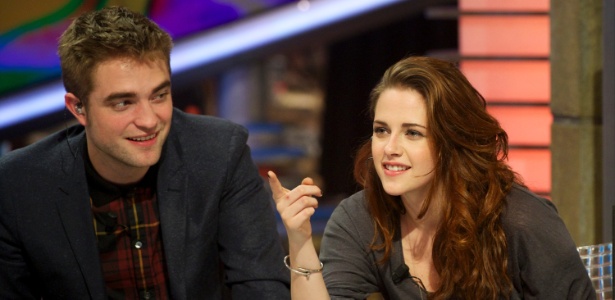 Robert Pattinson e Kristen Stewart participam da versão espanhola do programa "O Formigueiro"