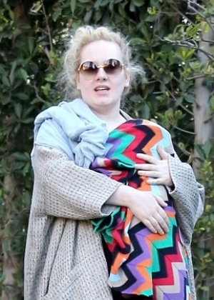 Adele passeia em Beverly Hills com o filho