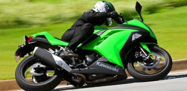 Kawasaki Ninja 300 custa a partir de R$ 17.990, mas chega a ser vendida por mais de R$ 20 mil