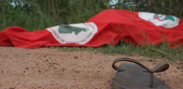 Corpo de Cícero Guedes dos Santos, coordenador do Movimento dos Trabalhadores Sem Terra em Campos dos Goytacazes (RJ), é encontrado numa estrada vicinal