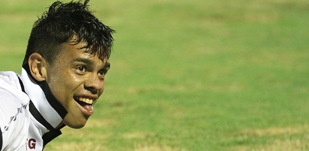 bernardo-marcou-seu-4-gol-e-assumiu-a-ar