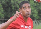 Cleber Santana deixa o Flamengo e acerta retorno ao Avaí por 3 anos