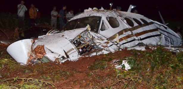 Cinco pessoas morreram após queda de avião em Cândido Mota (SP)