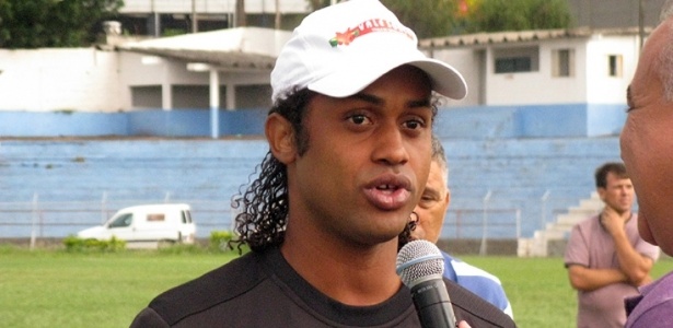 Celsinho, meio campista do Londrina, um dos finalistas no Paranaense