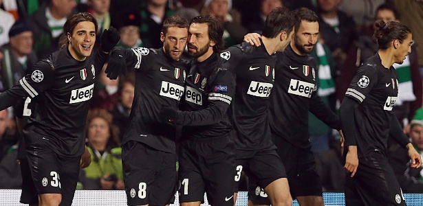 12fev2013--jogadores-da-juventus-comemor