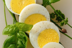 Um peptídeo na clara do ovo reduz a pressão tanto como uma dose baixa de remédio para a pressão alta