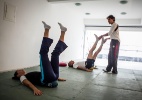 Ginástica meditativa promete mais equilíbrio e vigor para enfrentar o dia a dia  (Foto: Leandro Moraes/UOL)
