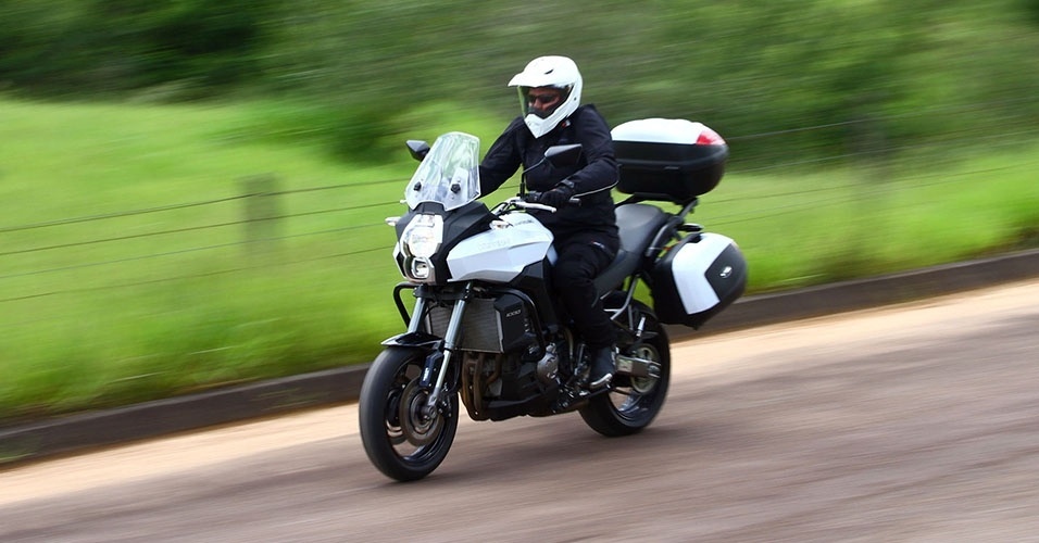 http://imguol.com/2013/02/15/kawasaki-versys-1000-gran-tourer-2013-1360941421407_956x500.jpg
