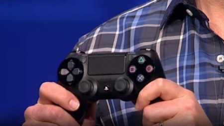 O novo DualShock 4 apresenta novidades, como um touchpad e um botão 'compartilhar'