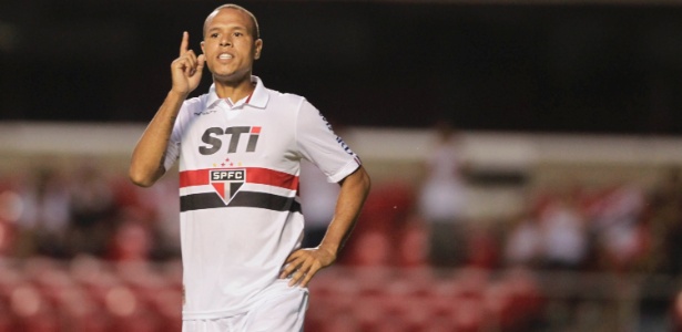 Luis Fabiano diz que não pensa em sair do São Paulo antes de fim de contrato