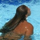 Ângela Bismarchi toma banho de piscina com biquíni fio-dental - Reprodução/Facebook
