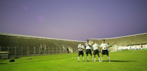 Time vinha de derrota por 5 a 1 contra o São Paulo e escapou de pressão em 2005
