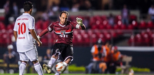 Rogério Ceni já usou uma camisa bordô: o fato se deu na Libertadores 2013
