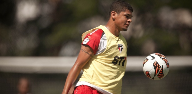 Denilson desfalcou o São Paulo na derrota para o Vitória, em Salvador, no domingo