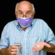 http://imguol.com/2013/03/12/senhor-toma-remedio-e-usa-mascara-hipocondriaco-epidemia-1363113491444_80x80.jpg