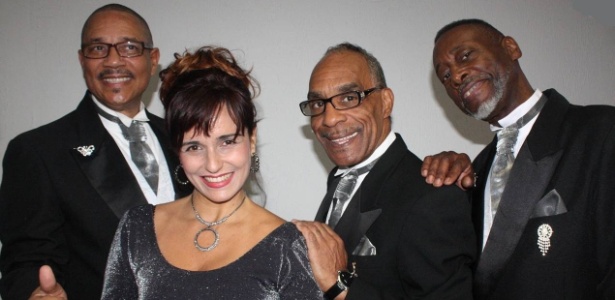Vanessa Falabella com Kevin Carrol, B.J. Mitchell e Ronn Howard, integrantes do The Platters