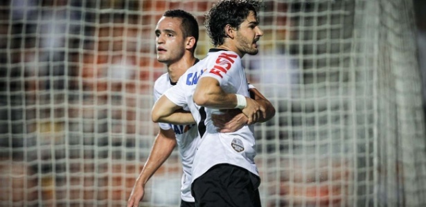 Renato Augusto e Pato serão titulares do Corinthians no jogo contra o Bahia