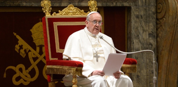 Papa Francisco se encontra com os 114 cardeais na tradicional Sala Clementina do Vaticano