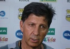 Paulo Porto testa Bileu improvisado na lateral direita do ABC