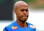 Volante santista Marcos Assunção é internado com febre e amigdalite
