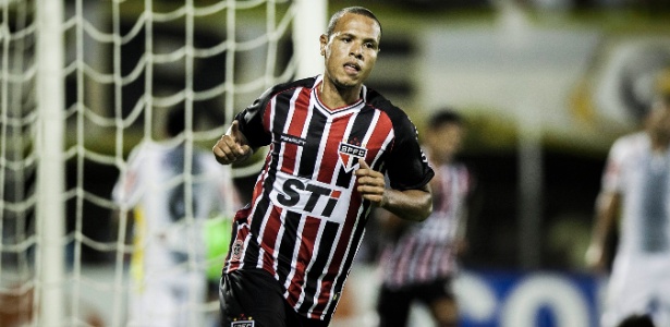 20mar2013---luis-fabiano-comemora-gol-do