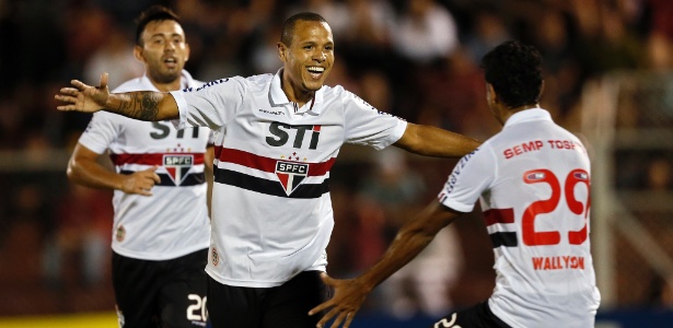 27mar2013---luis-fabiano-comemora-depois