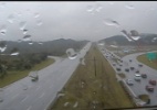Ecovias SP: O trânsito segue lento em direção ao litoral sul pela rodovia dos Imigrantes, entre o km 32 e o km 43, devido ao excesso de veículos. A foto mostra o km 40 da rodovia. Há lentidão também na Anchieta, entre o km 39 e km 40 - Ecovias