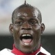 Balotelli estreia no Twitter, manda abra&ccedil;o para Neymar e tem conta suspensa em 24h