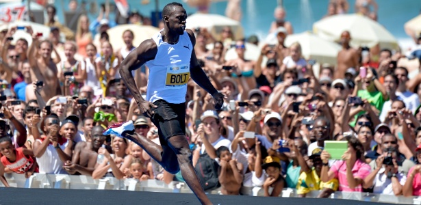 31.mar.2013 - Bolt vence desafio de 150m no Rio de Janeiro, mas sem bater recorde